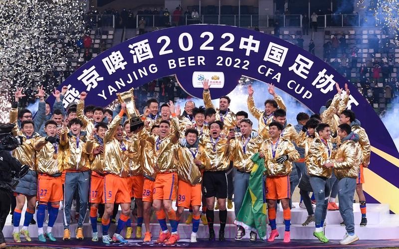 2022足协杯山东泰山创造历史三连冠 全民足球带来春天讯息 2022足协杯山东泰山创造历史三连冠 全民足球带来春天讯息